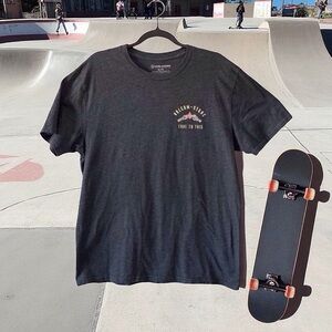 Volcom Stone XL Men’s Graphic T-Shirt Gray Skeleton Hands Skate Surf Streetwear